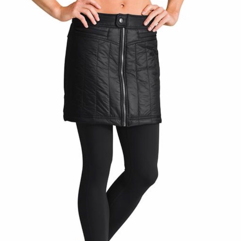 Athleta Toasty Buns quilted skirt Black